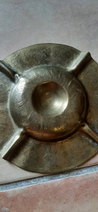Cenicero antiguo bronce/latón decorado