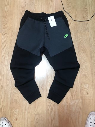 Conjunto Nike Tech Sudadera y Pantalón
