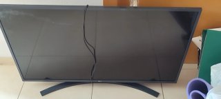 Pie del Televisor LG Negro Modelo 43UM7400PLB