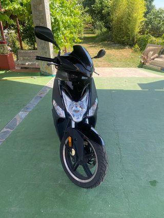 Kymco Agility 125 Scooter Negra