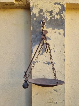 Bilancia antica in metallo