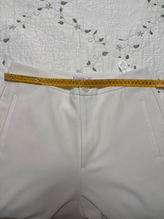Pantalón tobillero blanco de Stradivarius