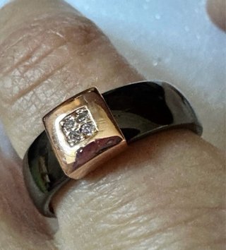 Anello oro e ceramica nera con diamanti