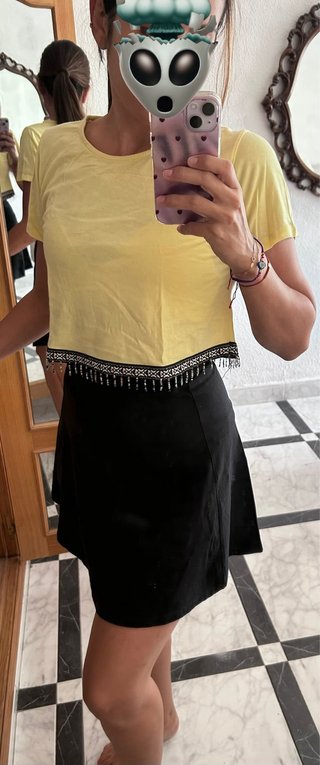 Camiseta amarilla con flecos
