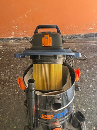Aspiradora potente con accesorios