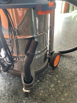 Aspiradora potente con accesorios
