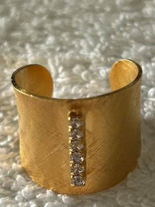 Anello Stroili dorato a fascia con zirconi