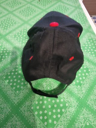 Cappello AC Milan nero e rosso