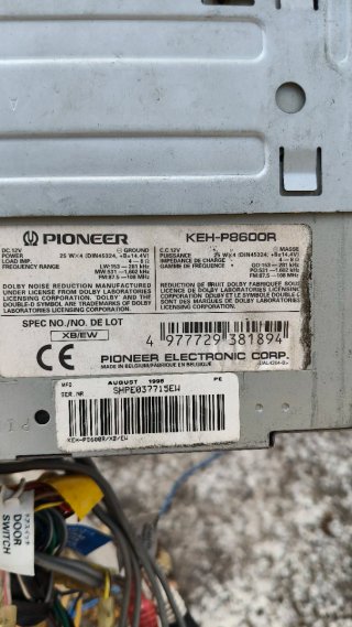 Radio Pioneer KEH-P8600 R con mando remoto