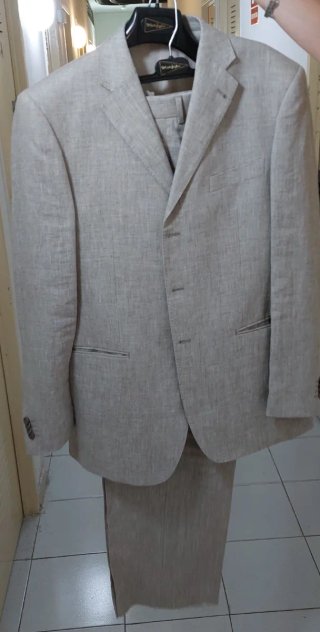 Traje de lino beige y gris