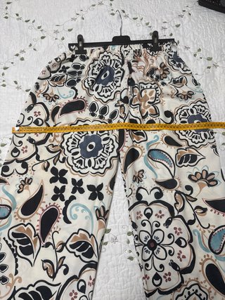 Pantalón ancho estampado floral Zara