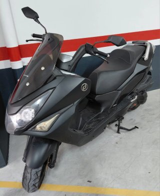 Scooter Daelim Negra