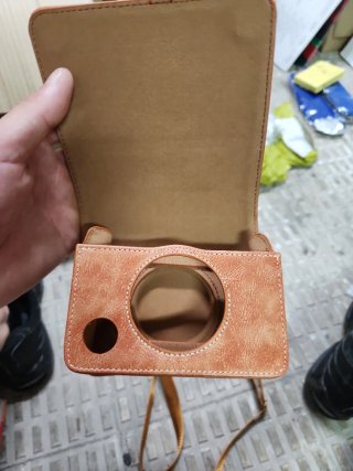 Funda cámara cuero marrón con correa