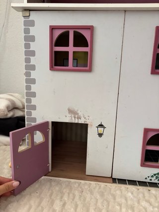 Casa de muñecas de madera