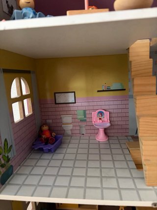 Casa de muñecas de madera