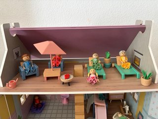 Casa de muñecas de madera