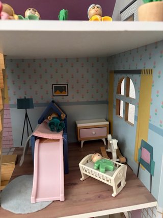 Casa de muñecas de madera