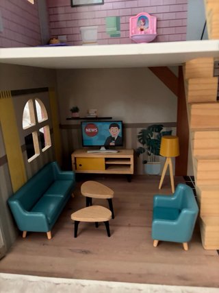 Casa de muñecas de madera