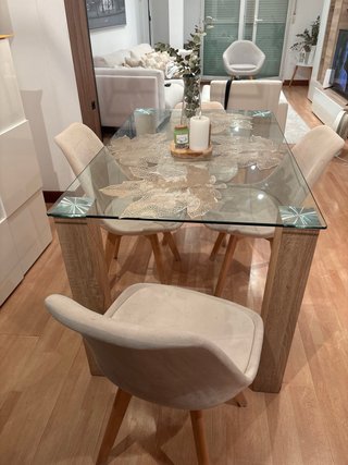 Mesa de comedor cristal y sillas