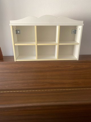 Estantería de pared rústica beige