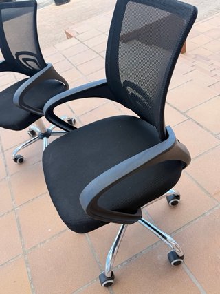 Silla de oficina y estudio negra