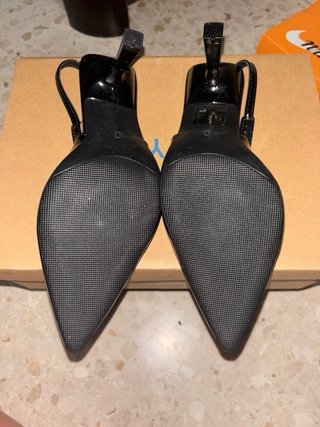 Zapatos de tacón negros punta fina sin usar