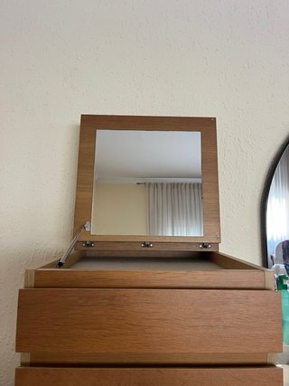 Cómoda alta de madera Ikea
