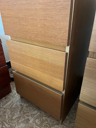 Cómoda alta de madera Ikea