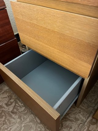 Cómoda alta de madera Ikea