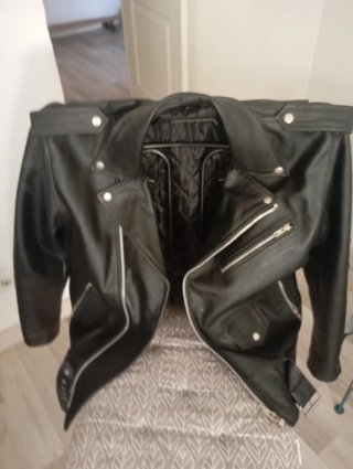 Chaqueta de cuero negra