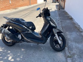 Piaggio Beverly Maxi Scooter Negra/Gris