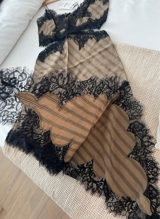Vestido asimétrico lencero cut out Zara Talla S
