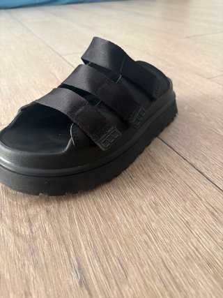 Sandalias UGG Negras