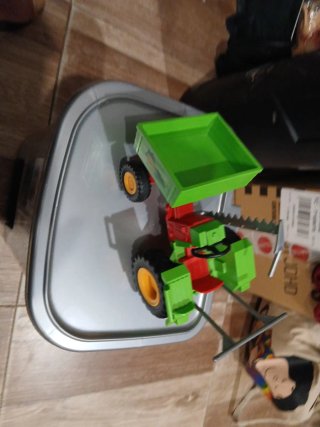 Tractor Playmobil con remolque verde Este 7€