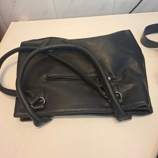 Bolso negro de piel sintética