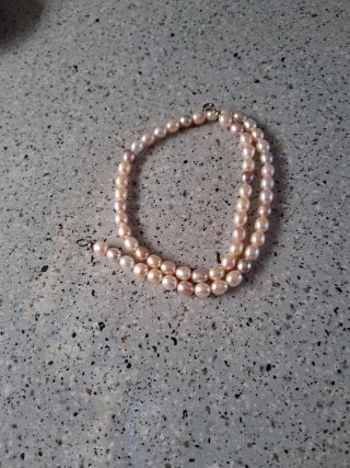 Collar de Perlas Rosas y Cierre Plateado