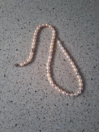 Collar de Perlas Rosas y Cierre Plateado