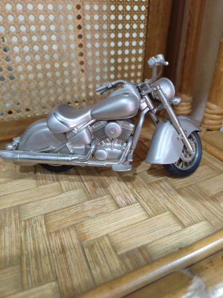 Riproduzione modellino moto con orologio