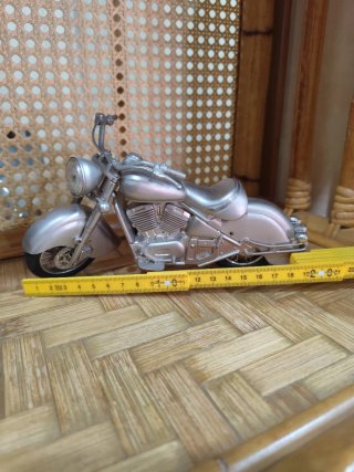Riproduzione modellino moto con orologio