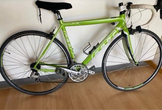 Bicicleta de carretera Felt verde