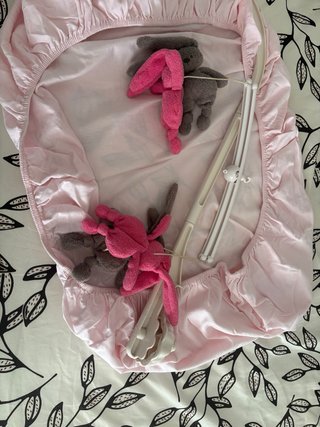 Accesorio de cuna y su funda