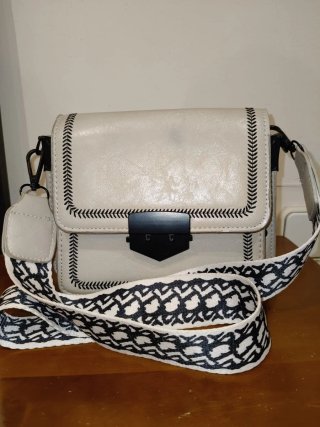 Bolso bandolera étnico blanco y negro