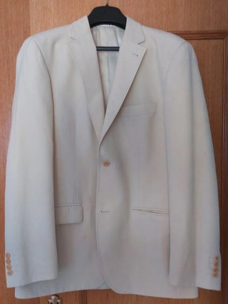 Traje de lino beige claro