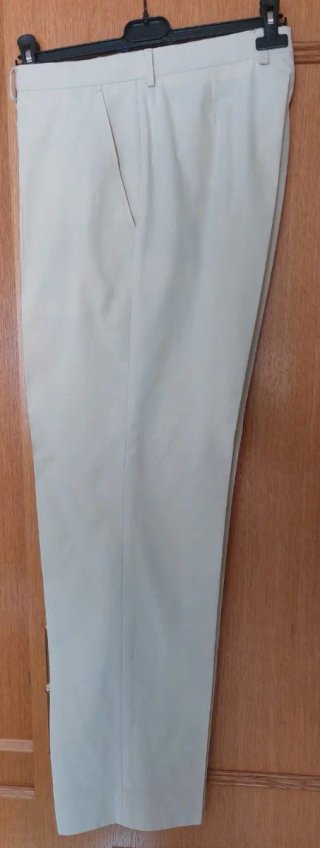 Traje de lino beige claro