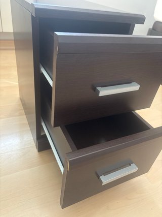 2 Mesitas de noche de madera
