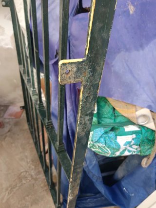 Reja de hierro macizo con adornos