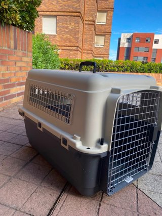 Transportín para perro gris y blanco