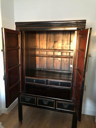 Mueble oriental lacado negro interior color natura