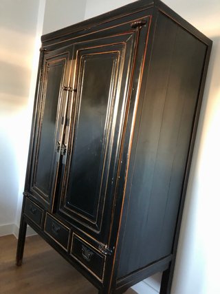 Mueble oriental lacado negro interior color natura