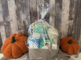 Cesta regalo bebé personalizada